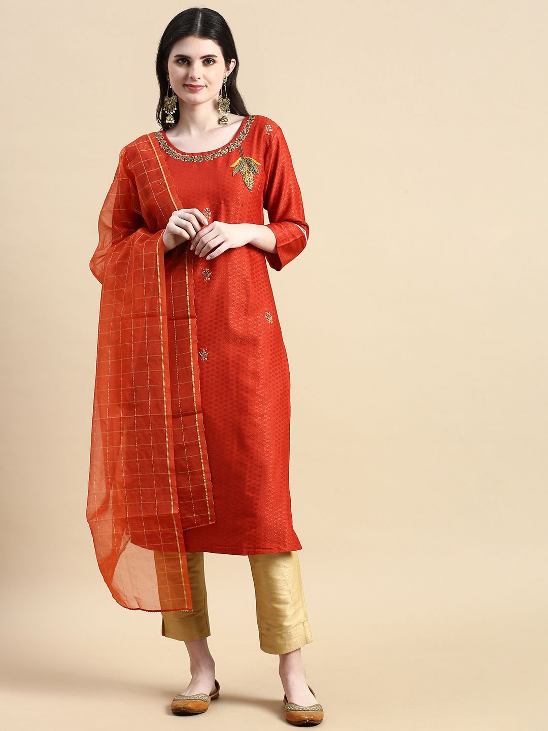 

GRANTH FASHION Embroidered Kurta & Dupatta, Red