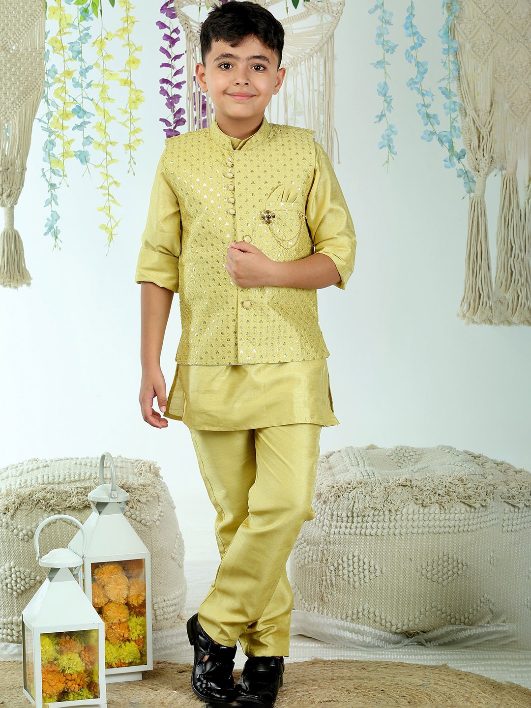

ahhaaaa Boys Regular Sequinned Kurta with Trousers, Pink