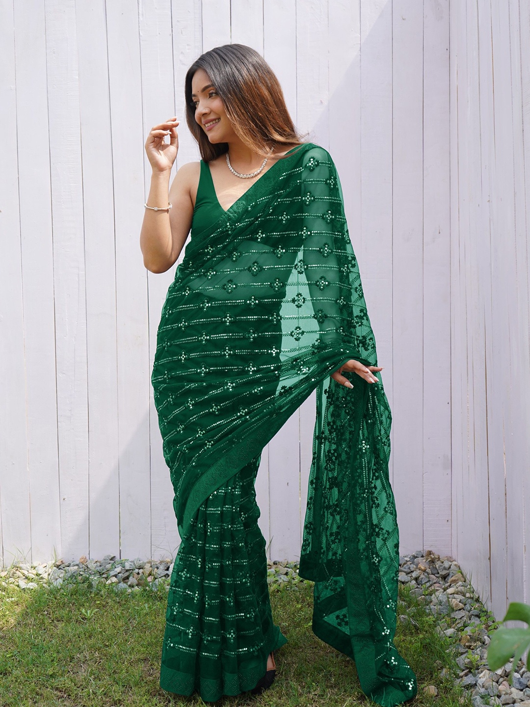 

Munir Ethnic Motifs Sequinned Net Saree, Green