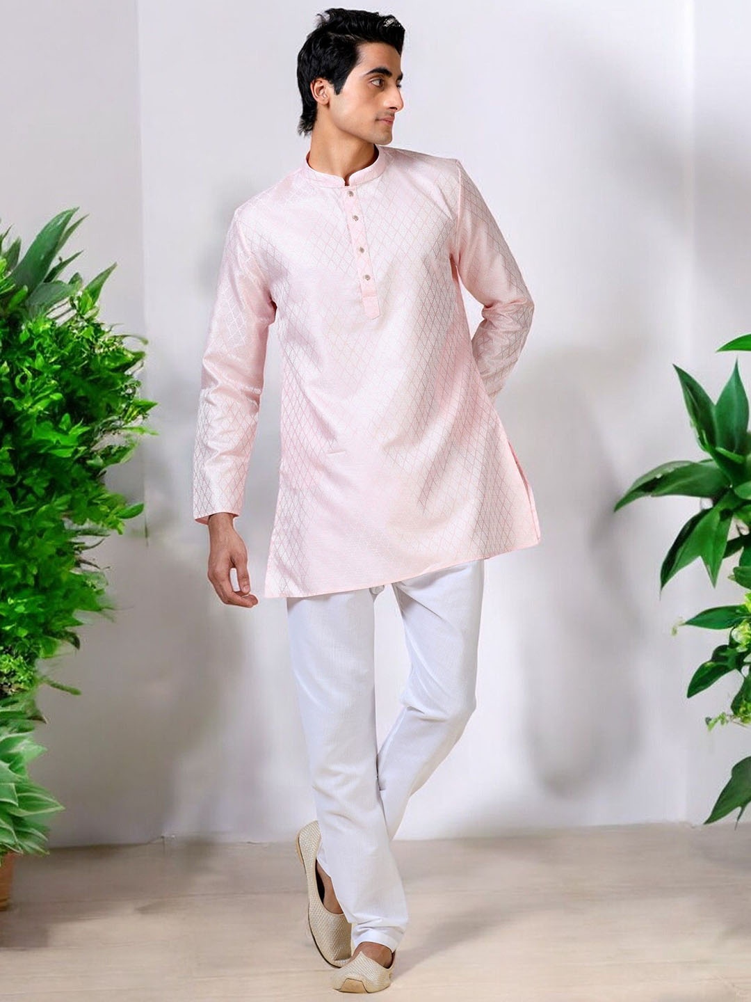 

TATTVA Men Flared Sleeves Thread Work Kurta, Pink