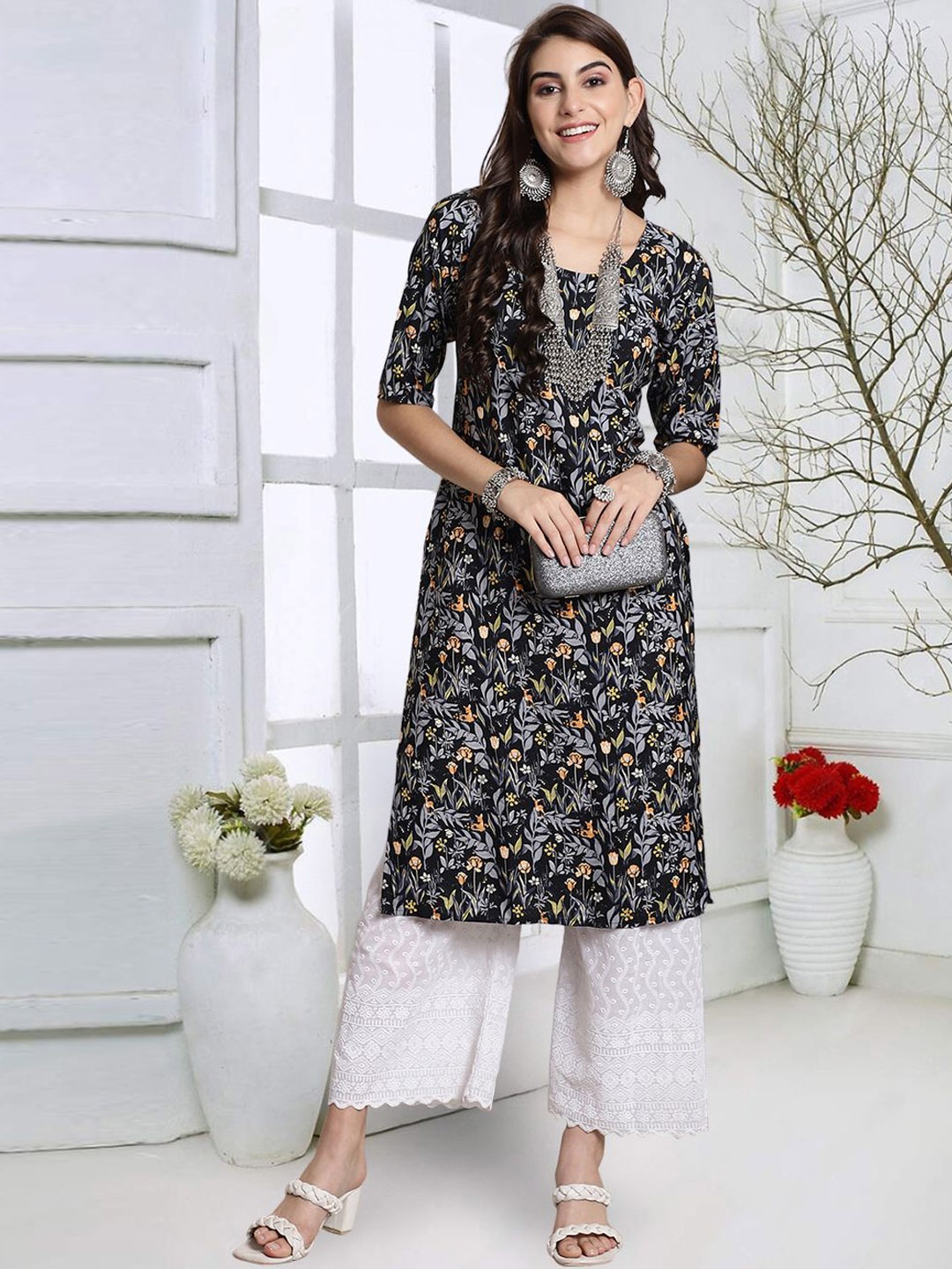 

7Threads Women Geometric Printed Keyhole Neck Sequinned Floral Crepe Kurta, Multi