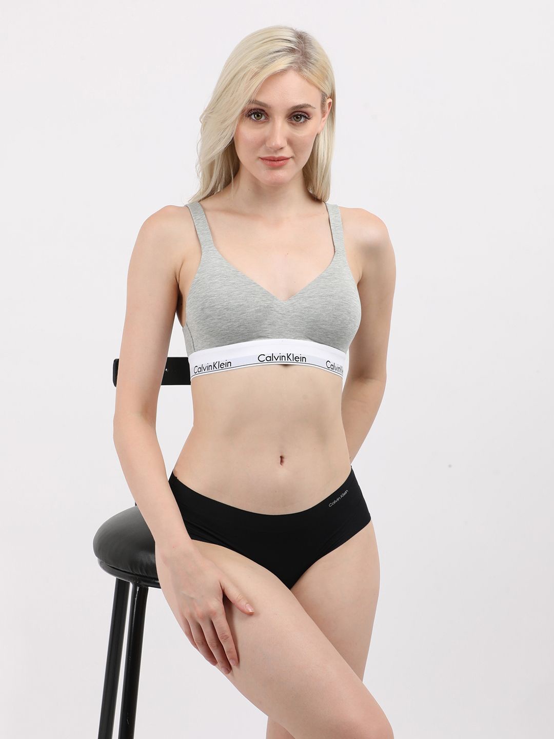 

Calvin Klein Underwear Typography Bralette Bra Medium Coverage, Grey