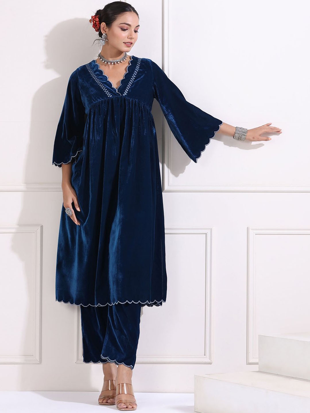 

AMOREE Women Embroidered Flared Sleeves Thread Work Velvet Kurta, Blue