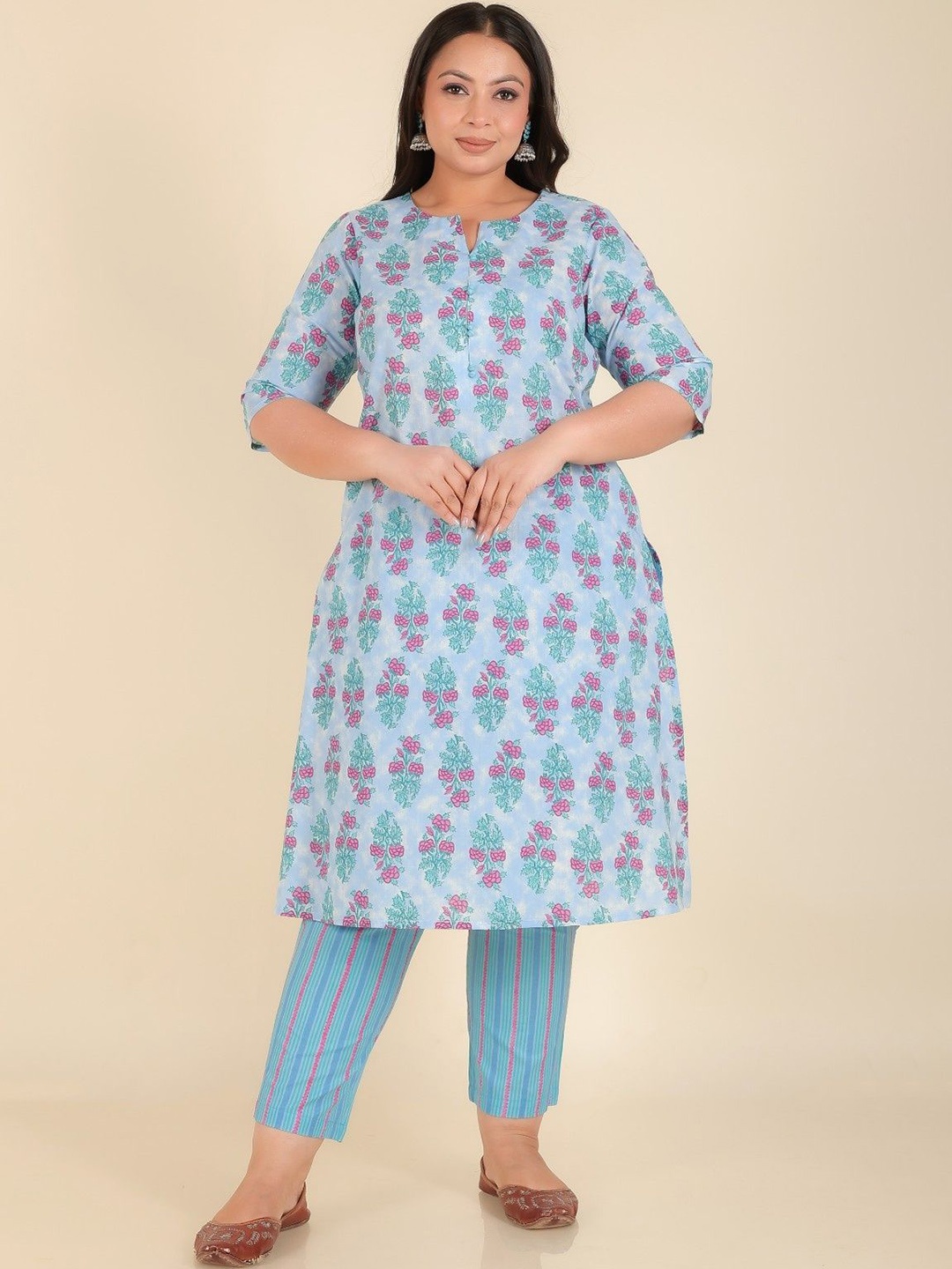 

Aramya Women Floral Printed Regular Beads and Stones Pure Cotton Kurta with Trousers, Blue