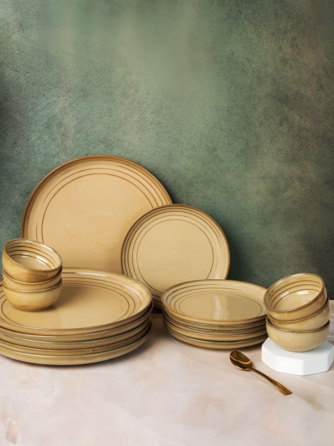 

BODHI HOUSE Beige 18-Pieces Porcelain Glossy Dinner Set