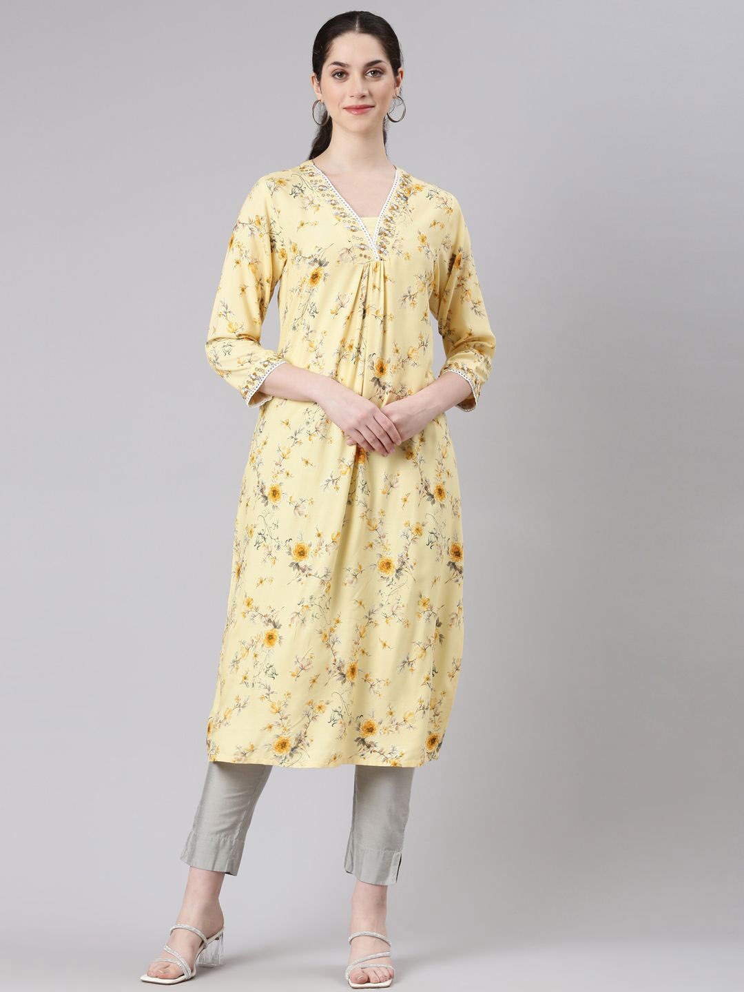 

Neerus Women Geometric Checked Flared Sleeves Sequinned Anarkali Kurta, Yellow