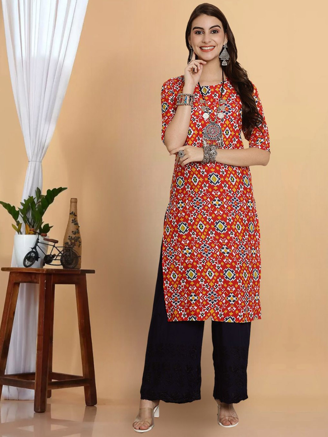 

7Threads Women Ethnic Motifs Printed Cold-Shoulder Sleeves Thread Work Floral Crepe Kurta, Multi