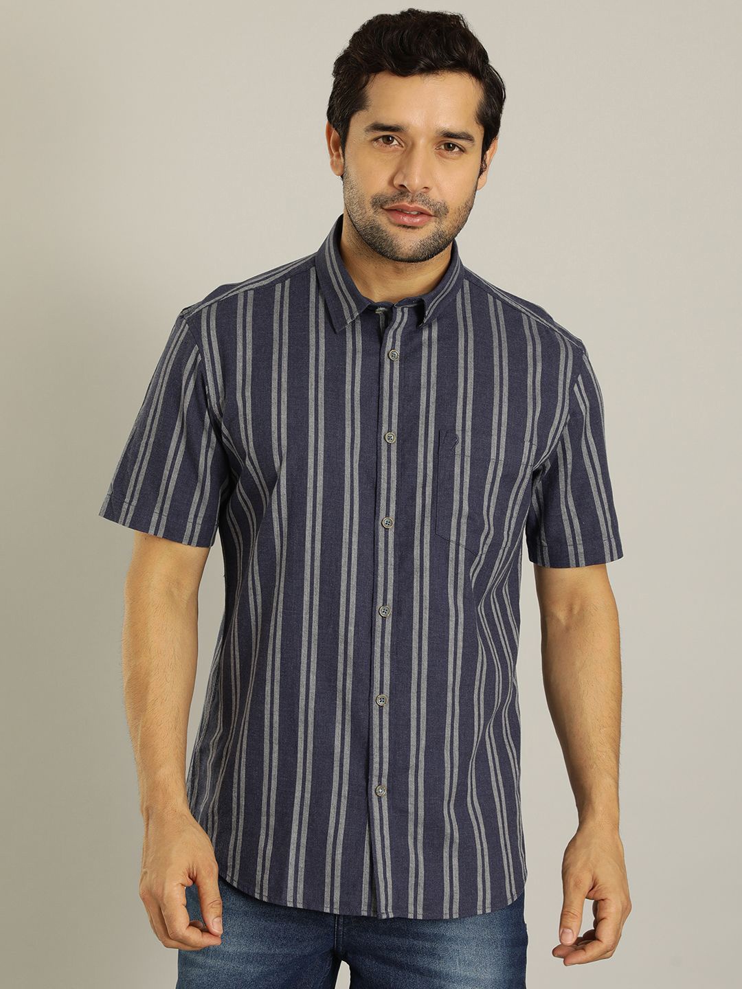 

Indian Terrain Men India Slim Spread Collar Striped Cotton Slim Fit Casual Shirt, Navy blue