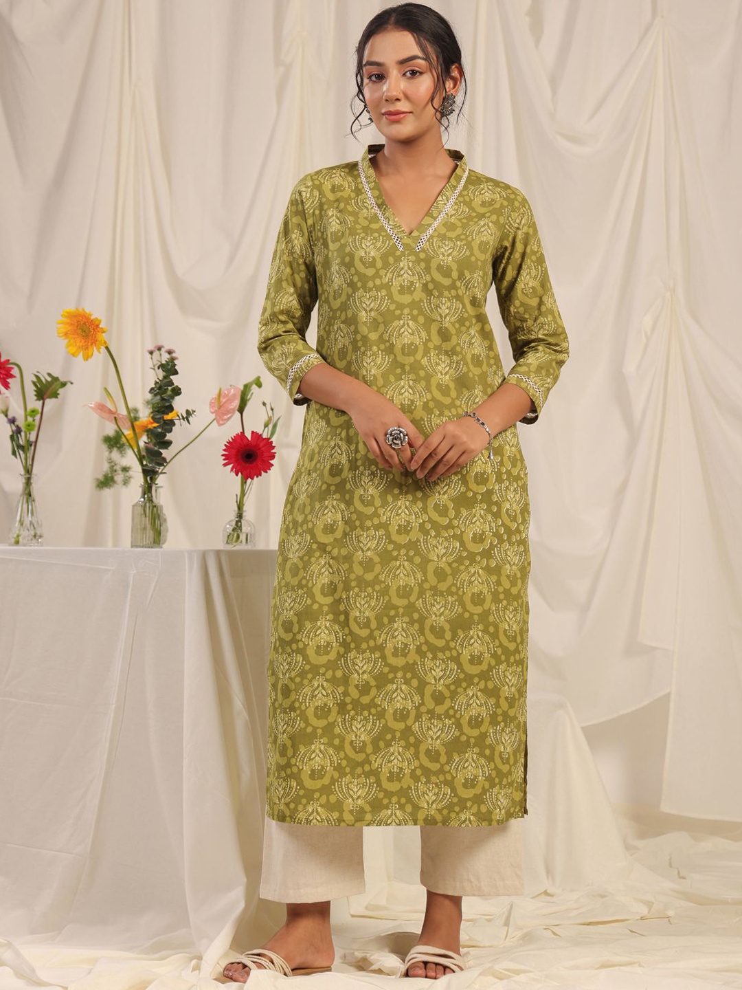 

anayna Women Floral Printed Thread Work Kurta, Olive