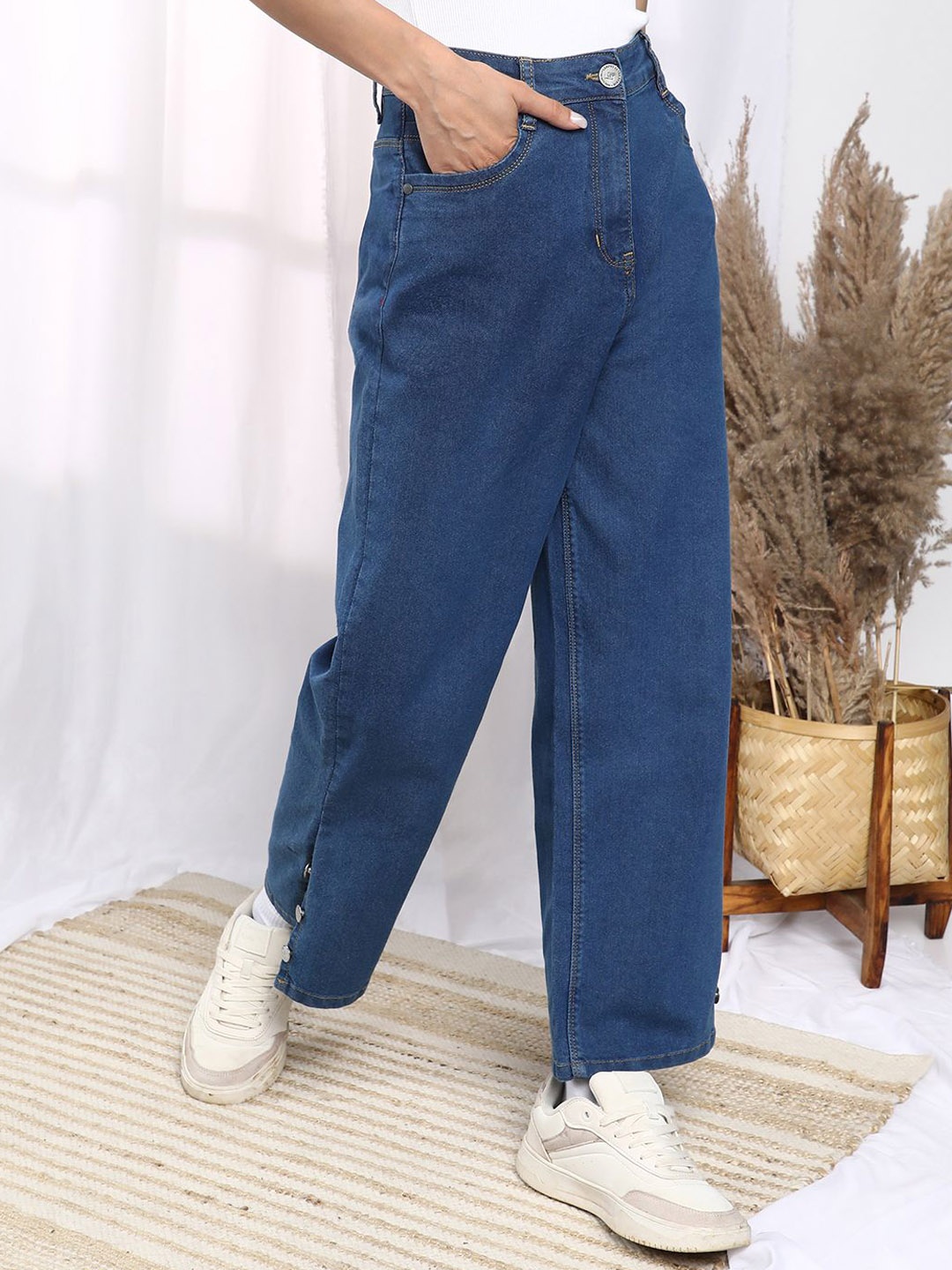 

Campus Sutra Women Comfort Mid-Rise Straight Denim Stretchable Jeans, Blue