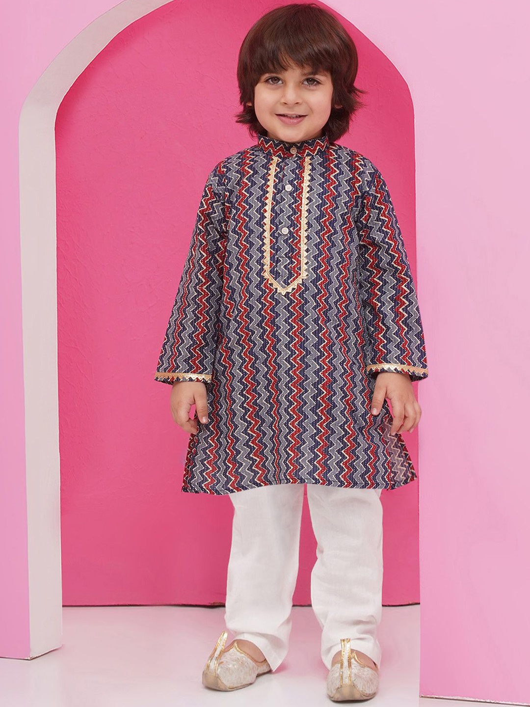 

Aj DEZInES Boys Printed Regular Gotta Patti Pure Cotton Kurta with Pyjamas, Blue