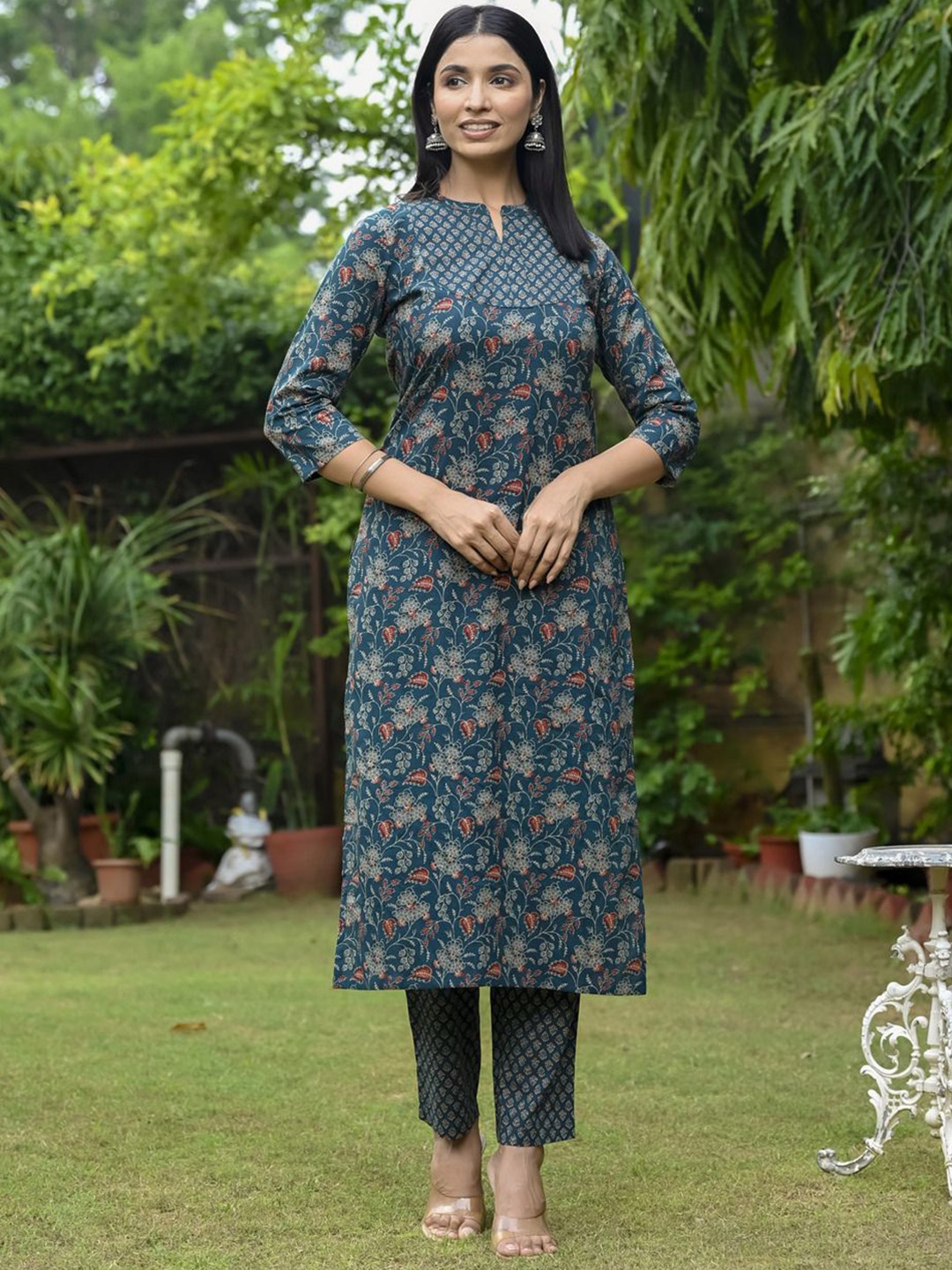 

GoSriKi Women Floral Printed Regular Kurta with Trousers, Blue