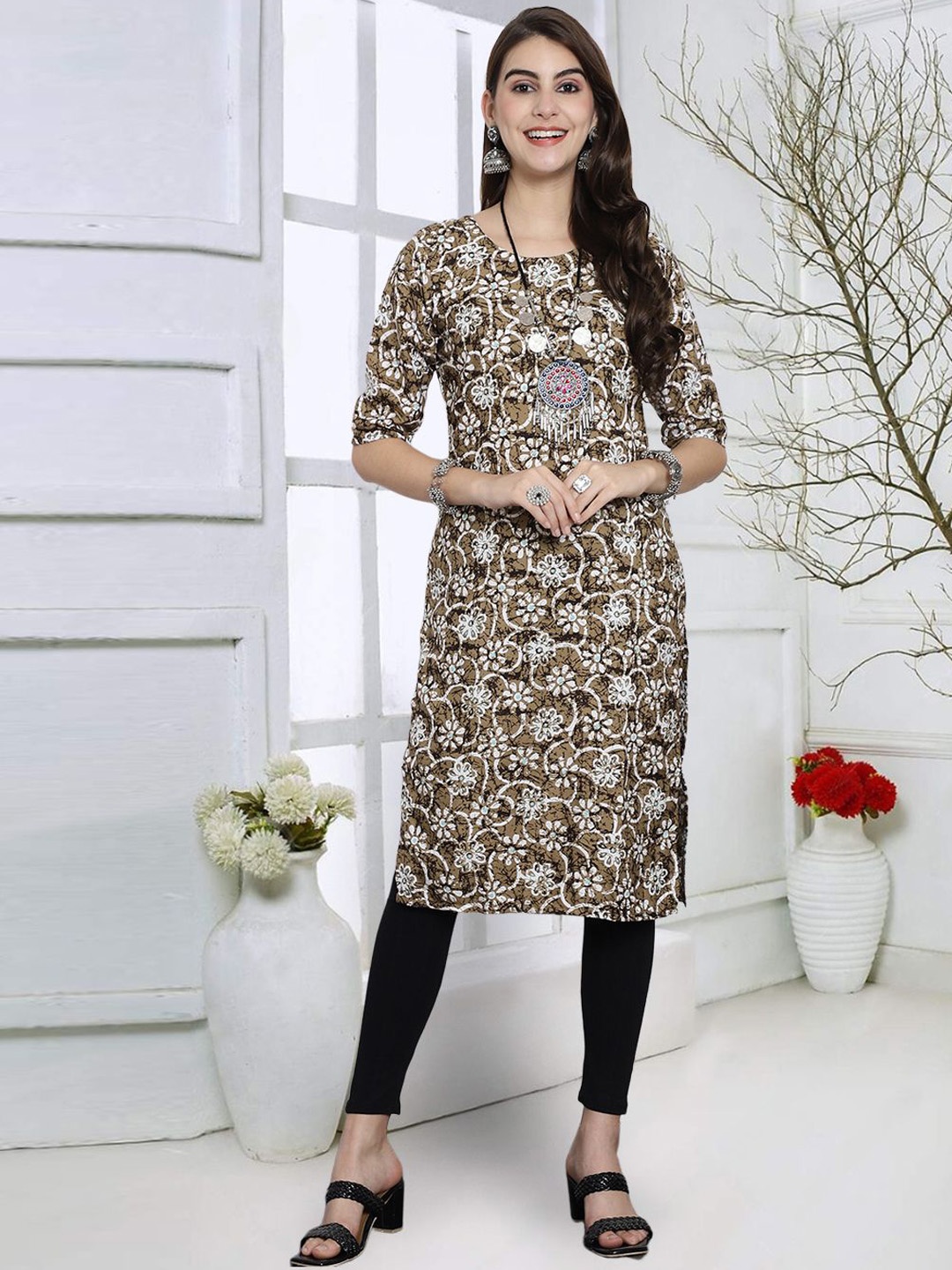 

7Threads Women Geometric Printed Sequinned Floral Crepe Kurta, Multi