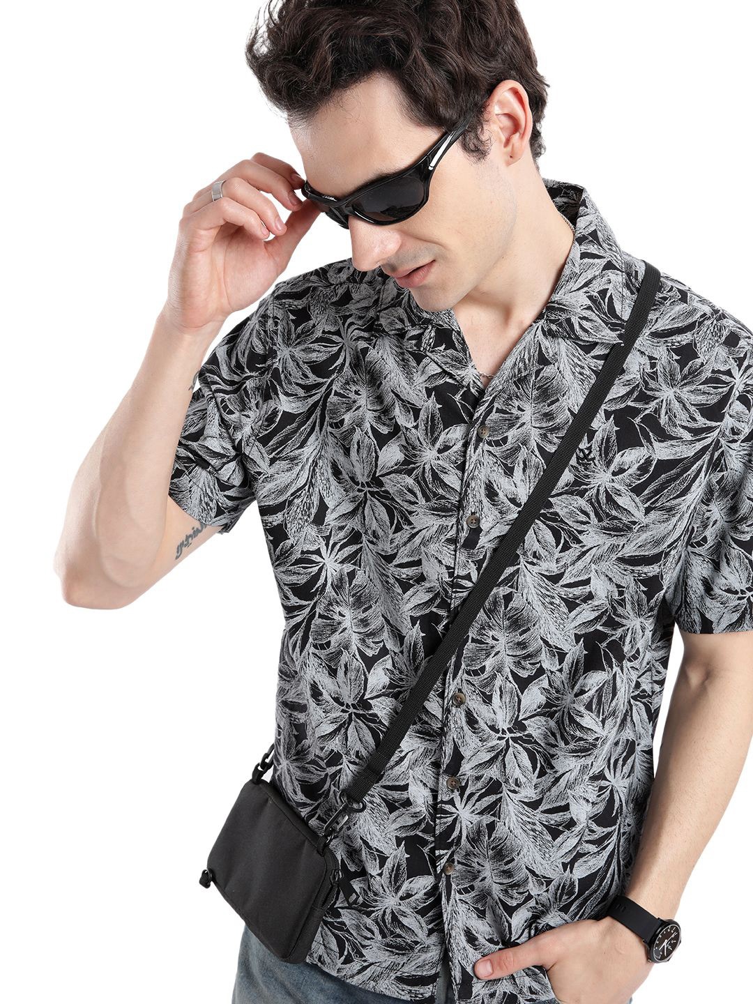 

WROGN Men Custom Floral Opaque Printed Casual Shirt, Black