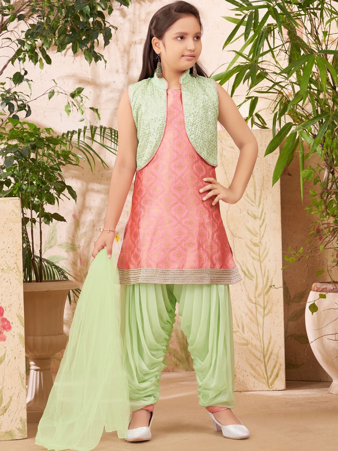 

Aarika Girls Floral Regular Kurti with Dhoti Pants, Pink