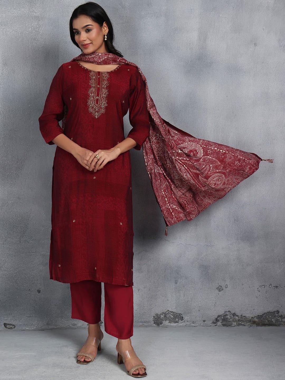 

Rang by Indya Women Floral Yoke Design Regular Thread Work Kurta with Trousers & With Dupatta, Maroon