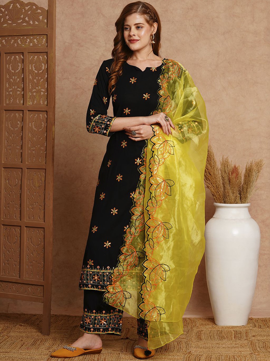 

FASHOR Women Floral Embroidered Regular Thread Work Kurta with Trousers & With Dupatta, Black