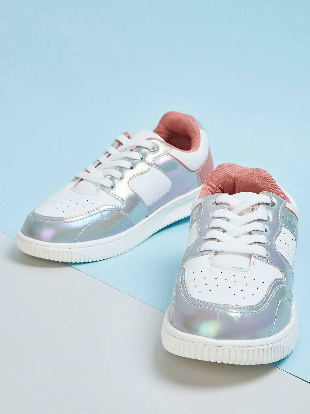 

max Girls Colourblocked PU Sneakers, Grey