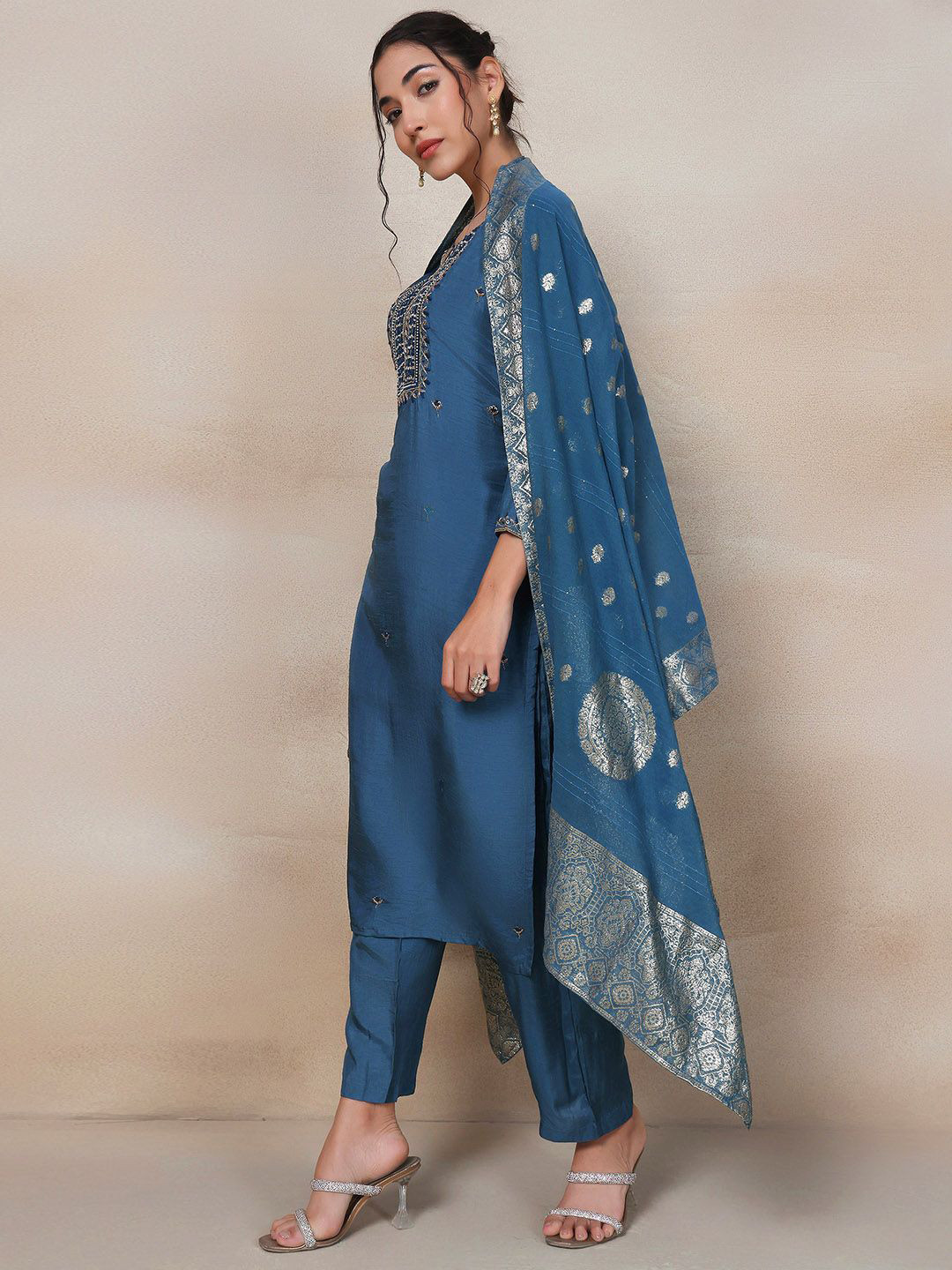 

Rang by Indya Women Ethnic Motifs Yoke Design Regular Thread Work Kurta with Trousers & With Dupatta, Blue