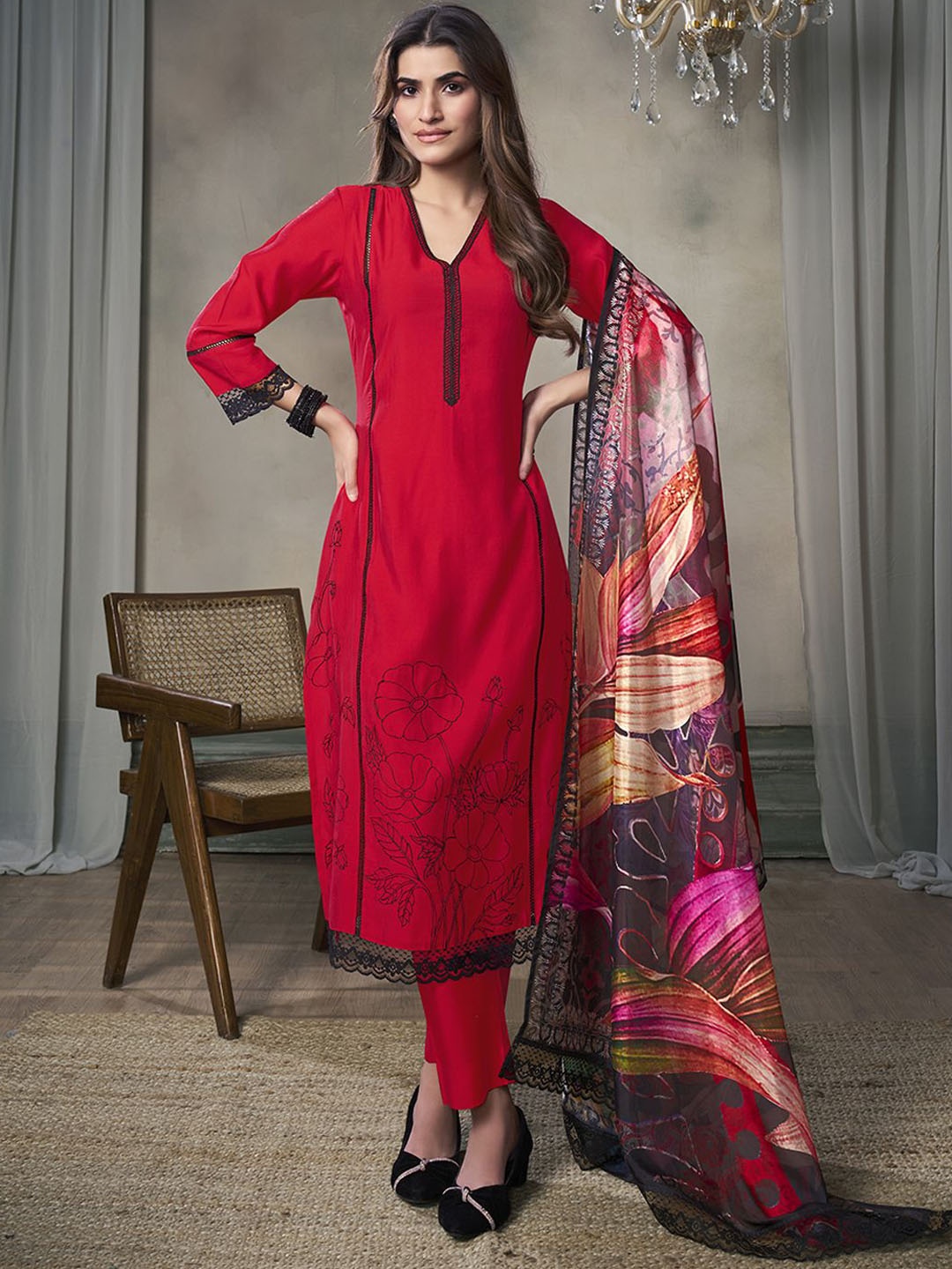 

Inddus Women Floral Printed Kurta Set with Floral Printed Dupatta, Red