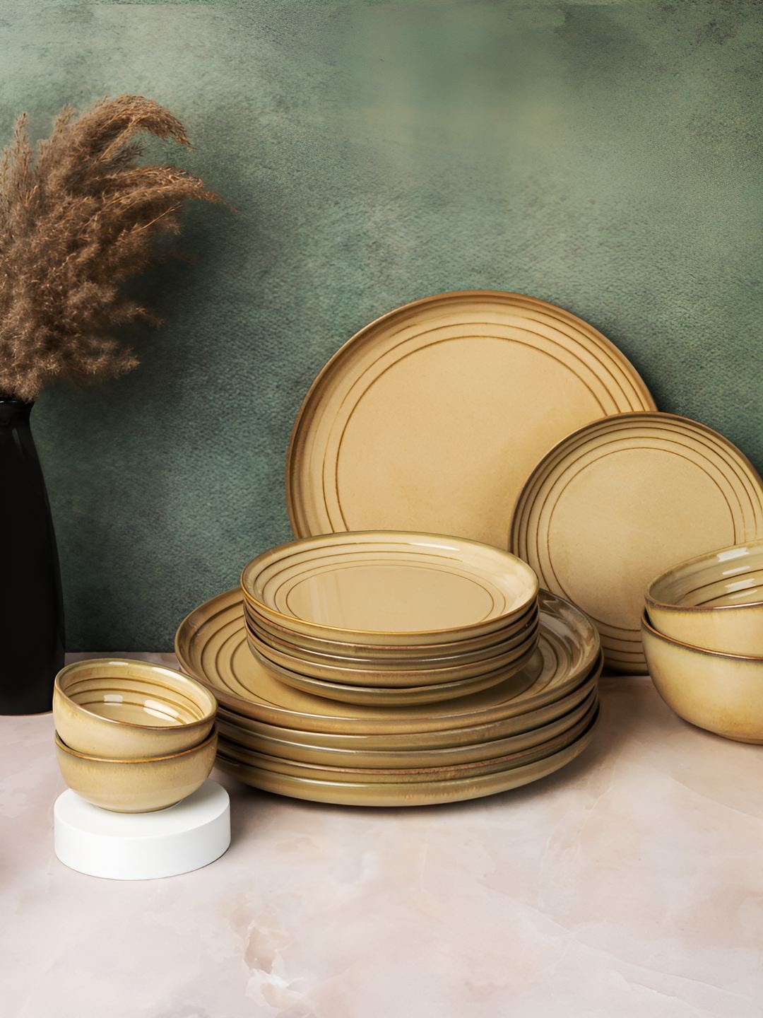 

BODHI HOUSE Beige 20-Pieces Porcelain Glossy Dinner Set