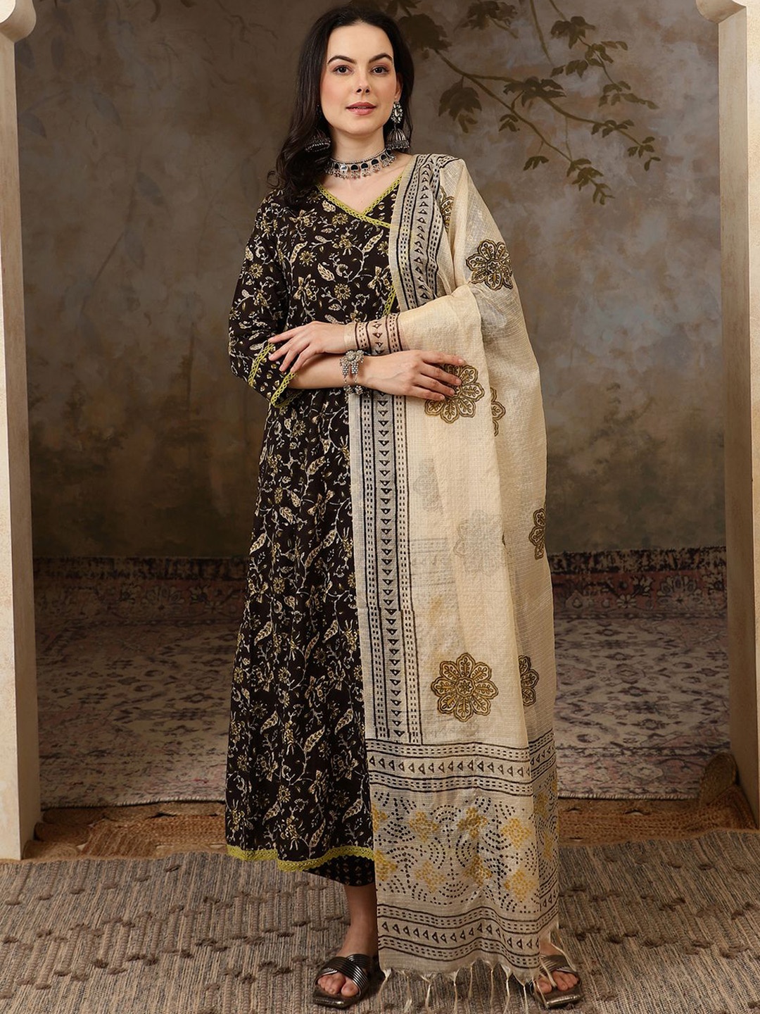 

Sangria Printed Pure Cotton Kurta With Trousers & Dupatta, Black