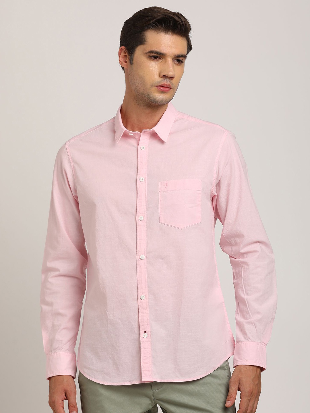 

Indian Terrain Men Classic Spread Collar Solid Cotton Casual Shirt, Pink