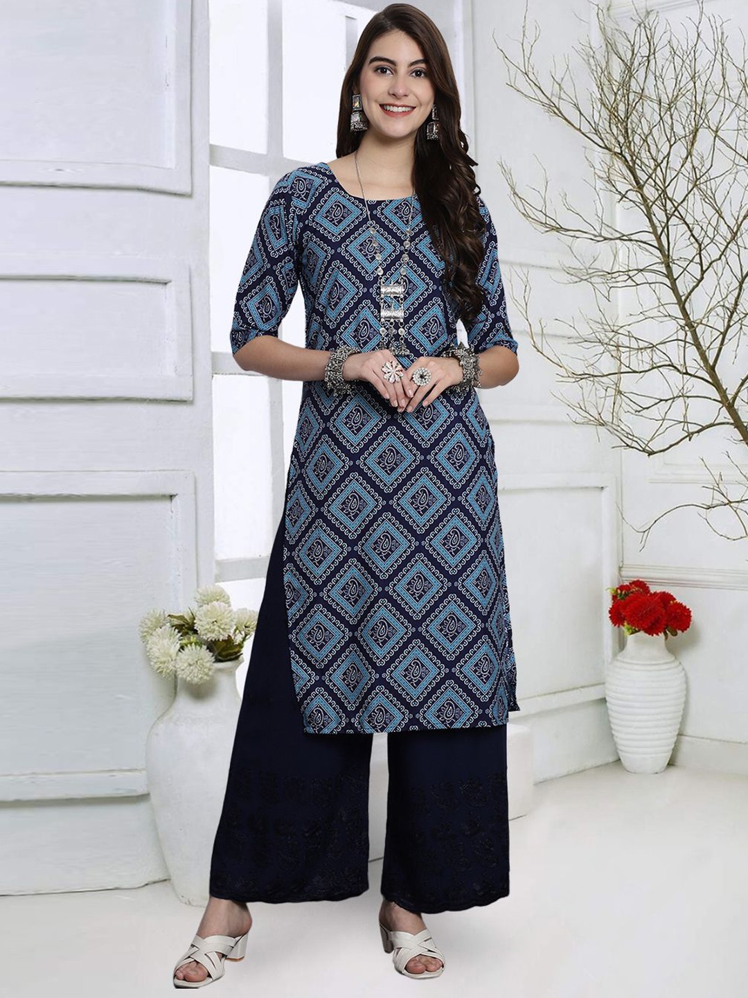 

7Threads Women Geometric Cold-Shoulder Sleeves Thread Work Floral Crepe Kurta, Multi