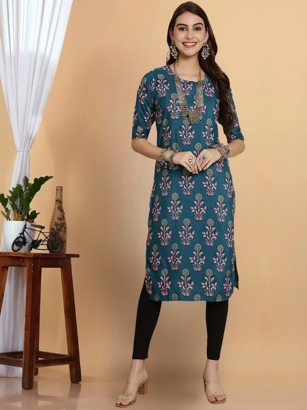

7Threads Women Floral Printed Sequinned Floral Crepe Kurta, Multi