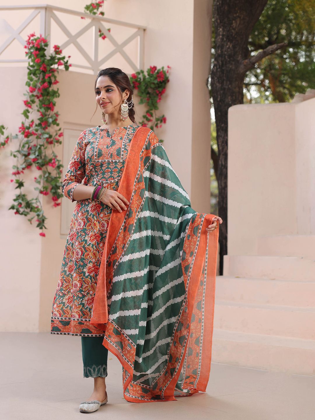 

Rain & Rainbow Women Floral Printed Regular Pure Cotton Kurta with Trousers & With Dupatta, Green