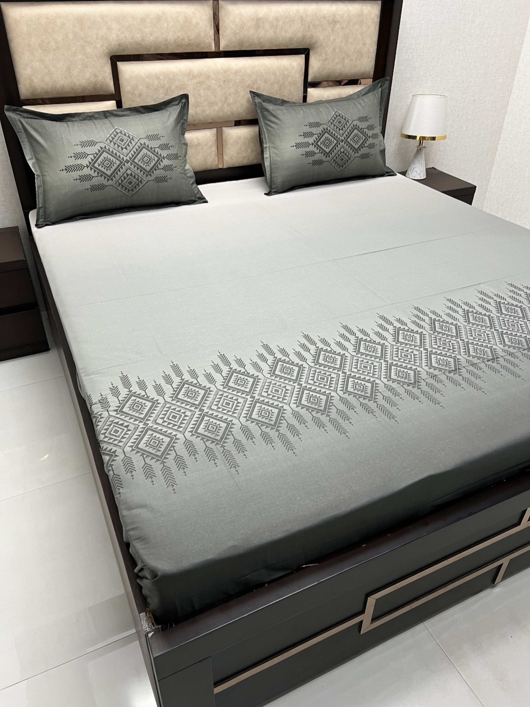 

Pure Decor Green & Black Ethnic Motifs 350 TC King Bedsheet with 2 Pillow Covers
