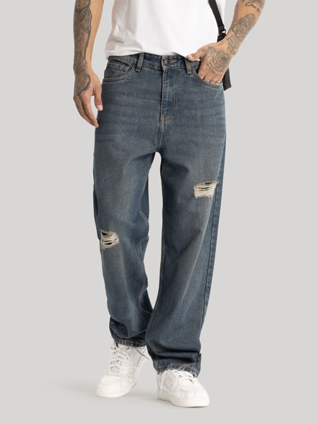 

Snitch Men Loose Relaxed Fit Mildly Distressed Light Fade Stretchable Jeans, Blue
