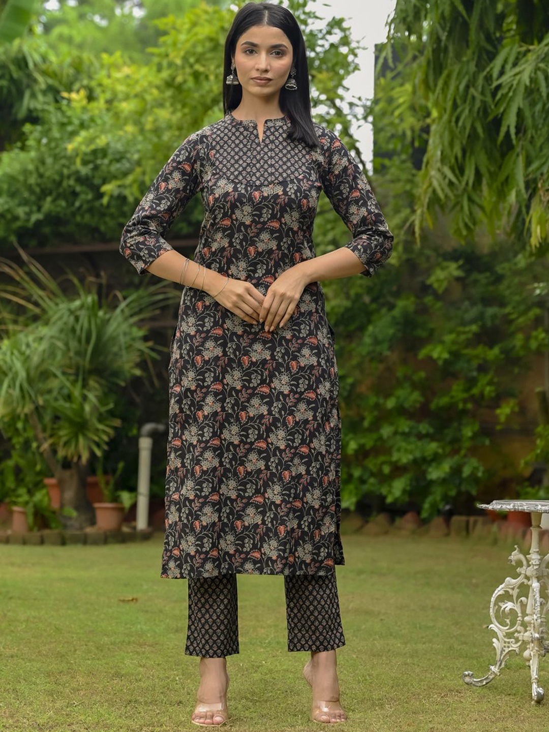 

GoSriKi Women Floral Printed Regular Kurta with Trousers, Black