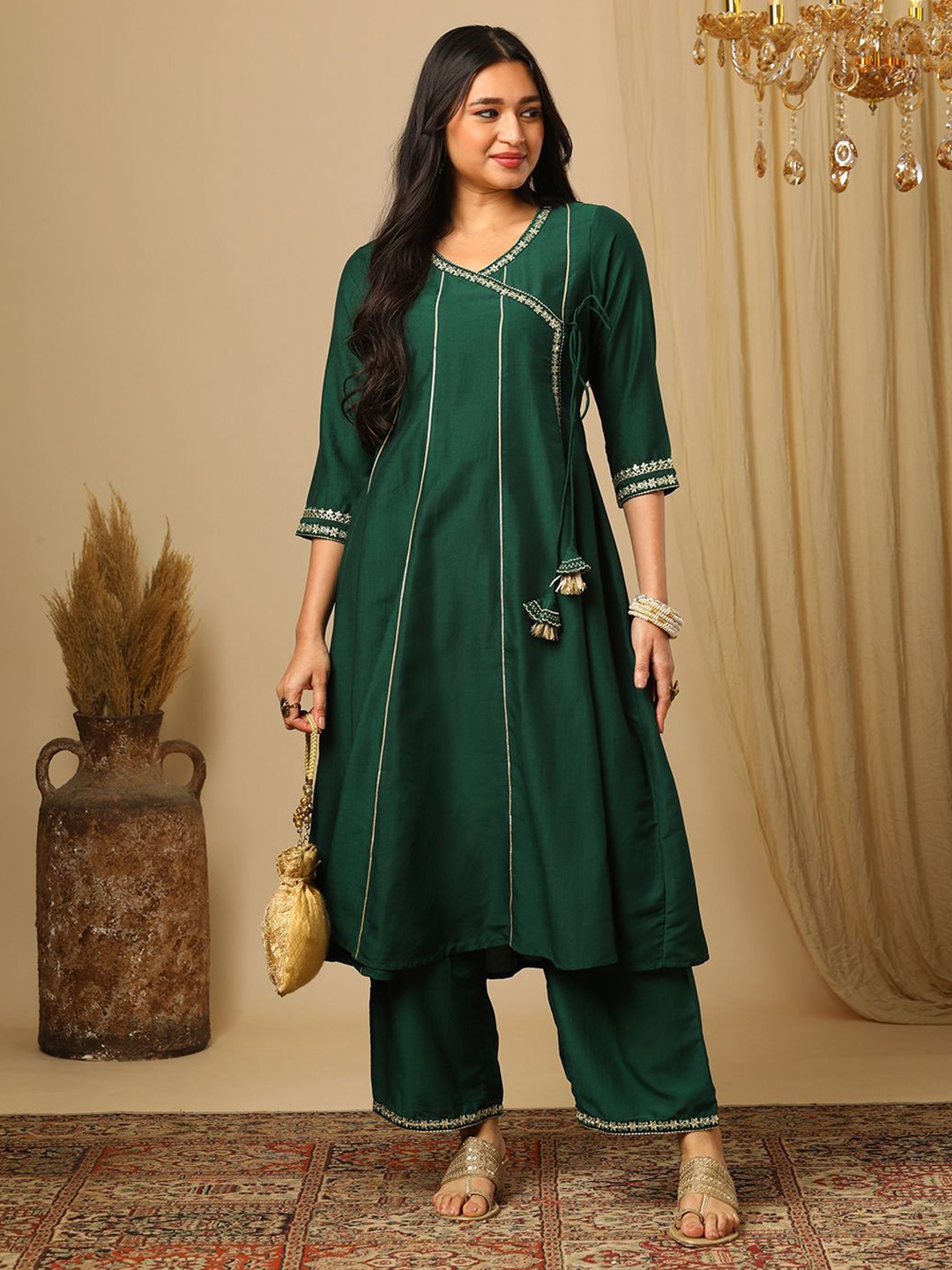 

Globus Women Floral Angrakha Thread Work Kurta with Trousers, Green