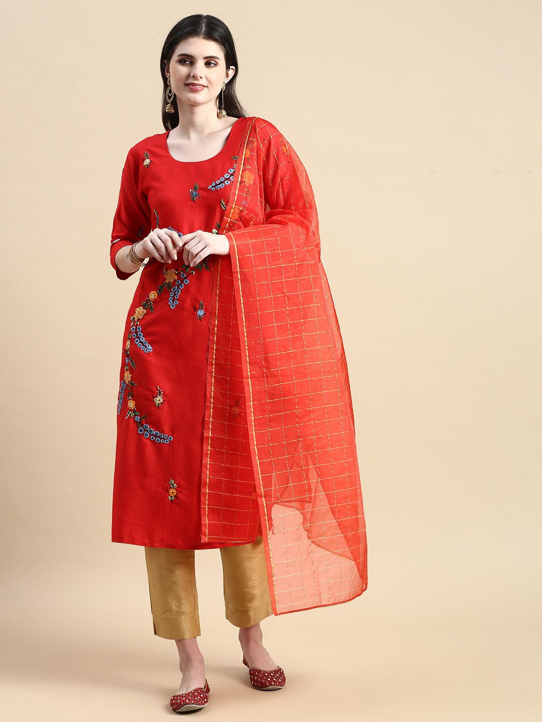 

GRANTH FASHION Embroidered Kurta & Dupatta, Red