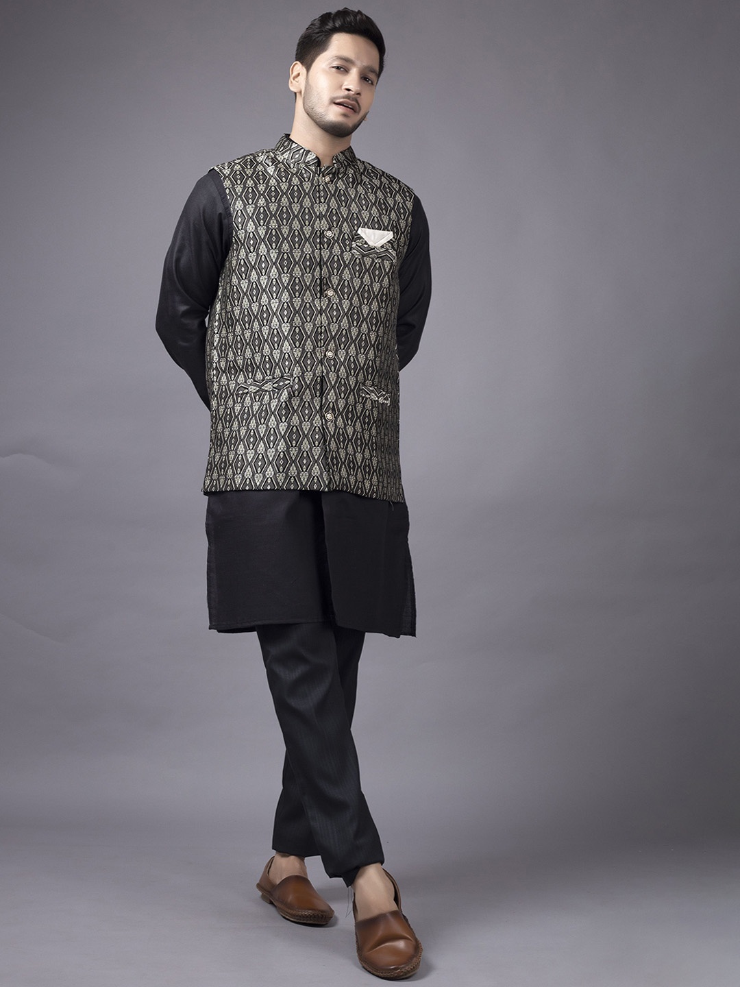 

amzira Kurta With Pyjama & Nehru Jacket, Black