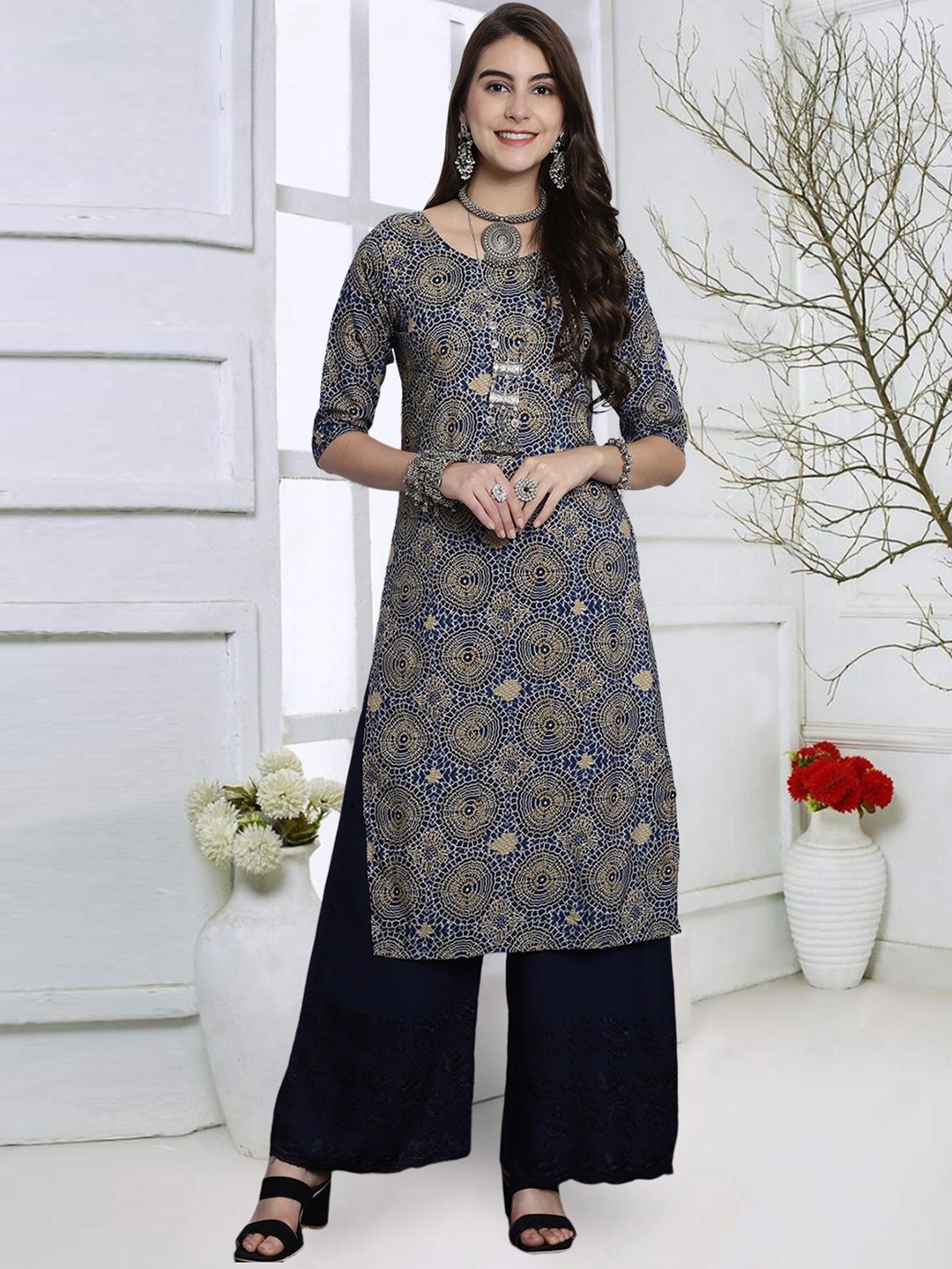 

7Threads Women Embellished Floral Crepe Kurta, Multi