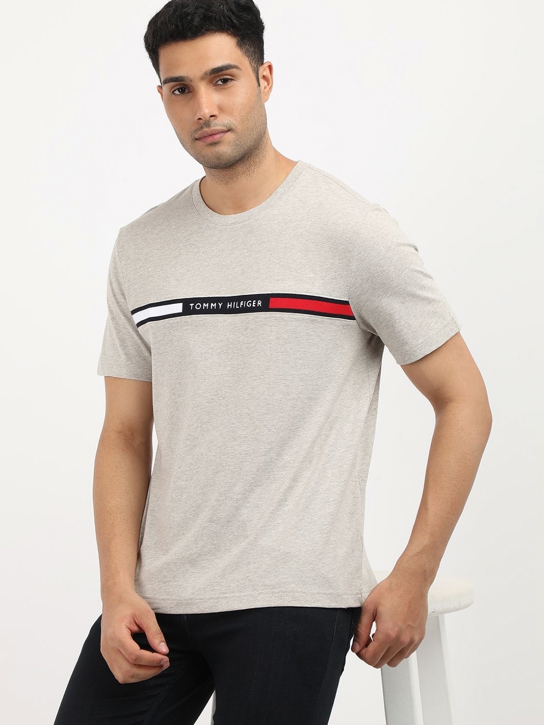 

Tommy Hilfiger Men V-Neck Pockets T-shirt, Off white