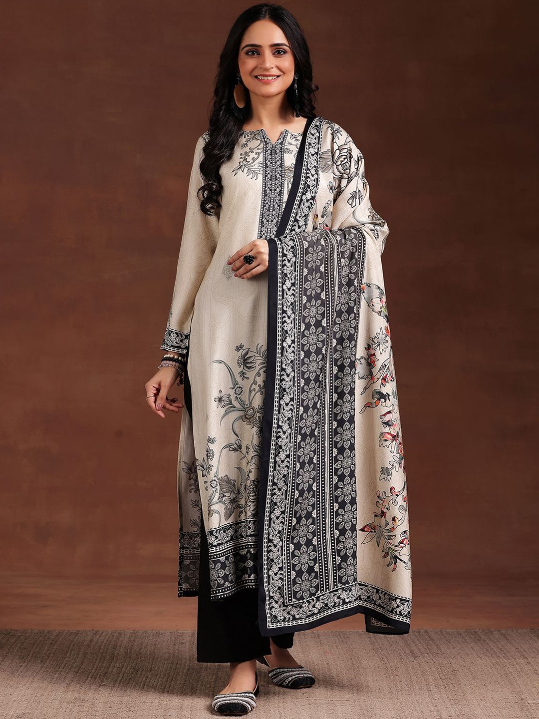 

Libas Women Floral Printed Regular Kurta with Trousers & With Dupatta, White