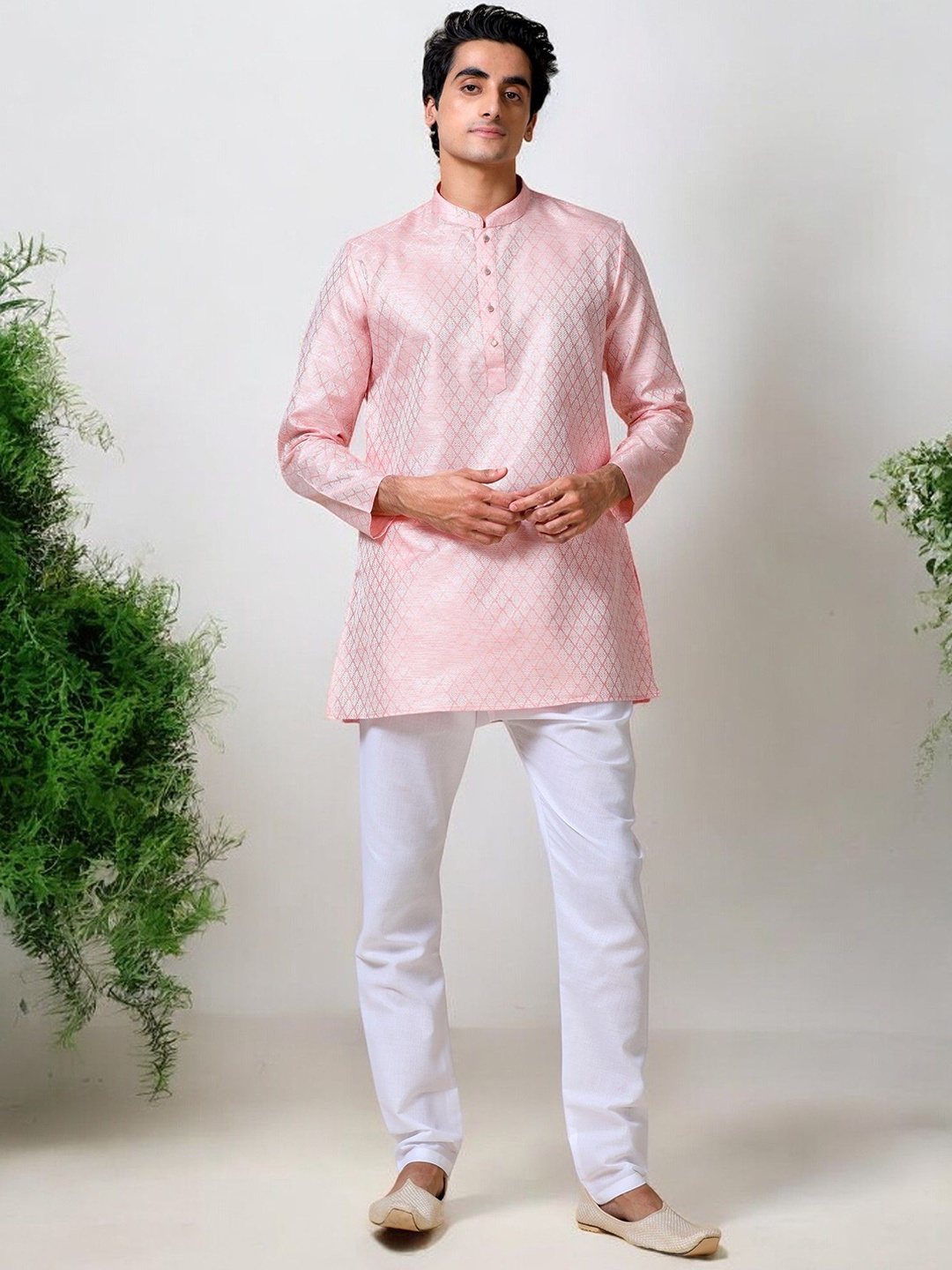 

TATTVA Men Geometric Chikankari Kurta, Peach