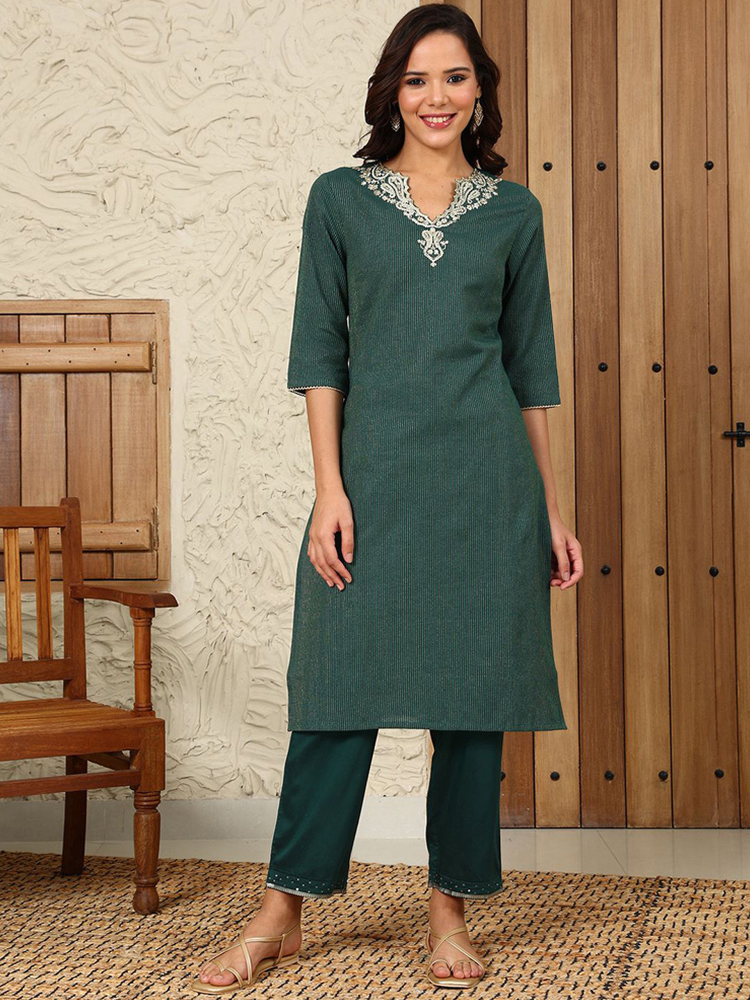 

W Women Flared Sleeves Thread Work Kurta, Green