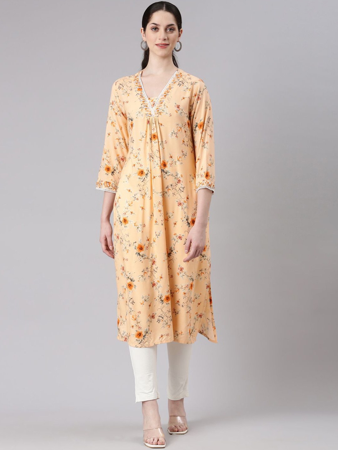 

Neerus Women Geometric Embroidered Flared Sleeves Chikankari Anarkali Kurta, Pink