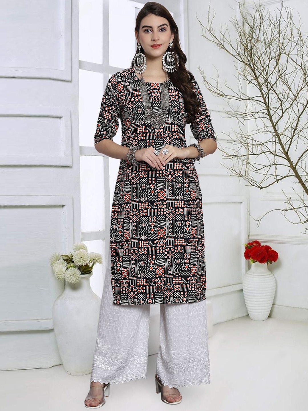 

7Threads Women Geometric Embroidered Keyhole Neck Thread Work Floral Crepe Kurta, Multi