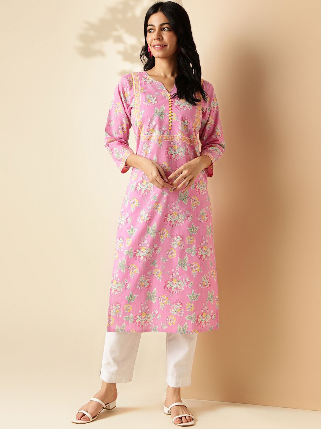 

Vbuyz Women Floral Embroidered Sequinned Floral Kurta, Pink