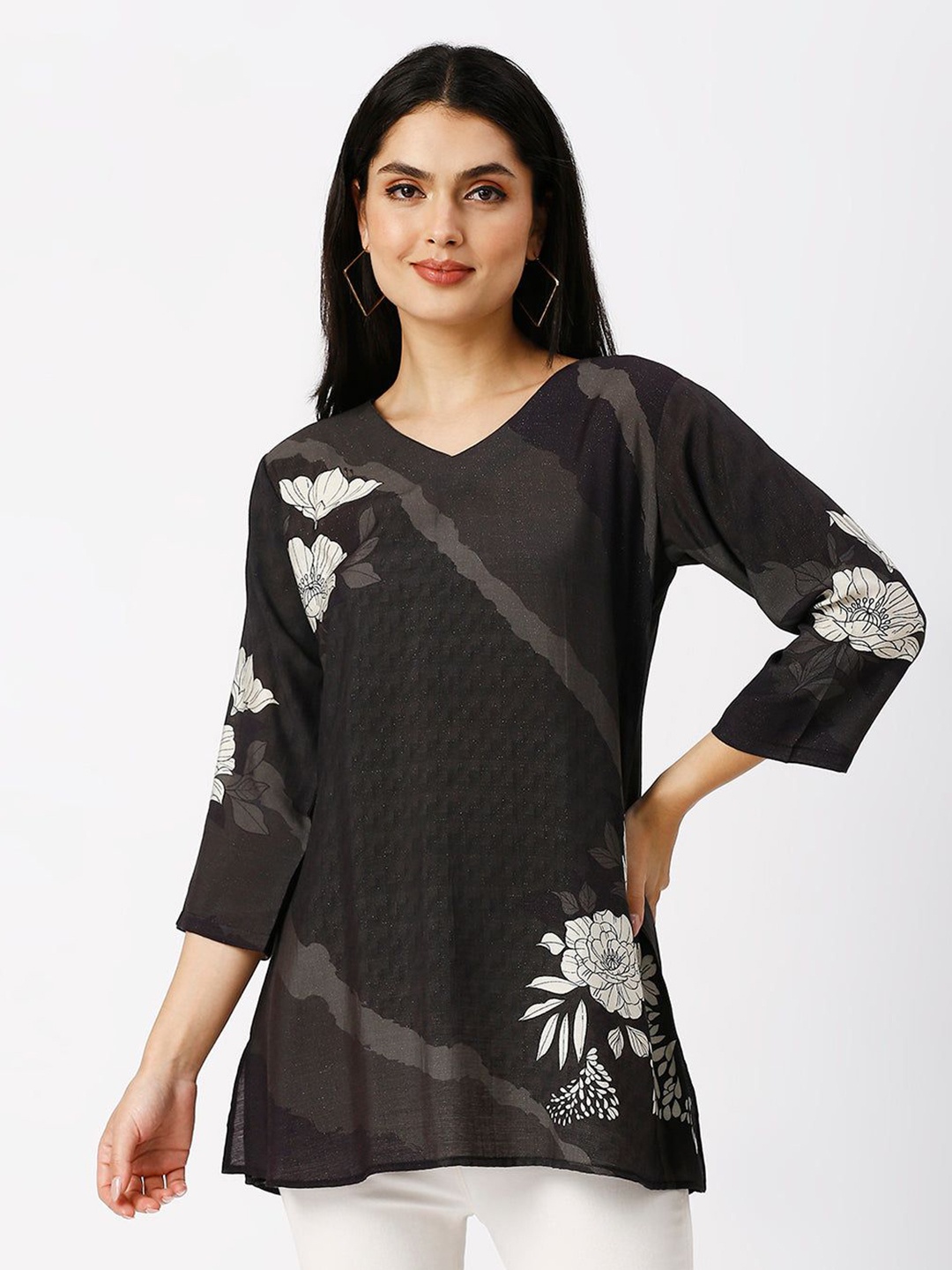 

STUNICS Floral Printed Crepe Tunic, Black