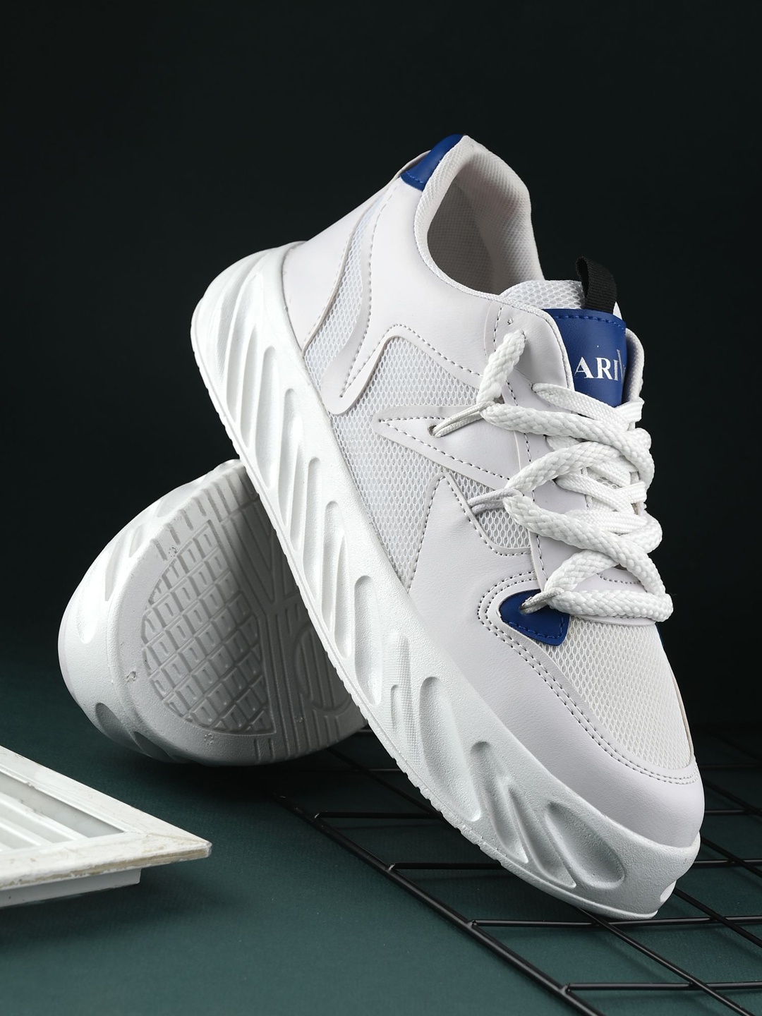 

ARIVO Men Lightweight Round Toe Lace-Ups Sneakers, White