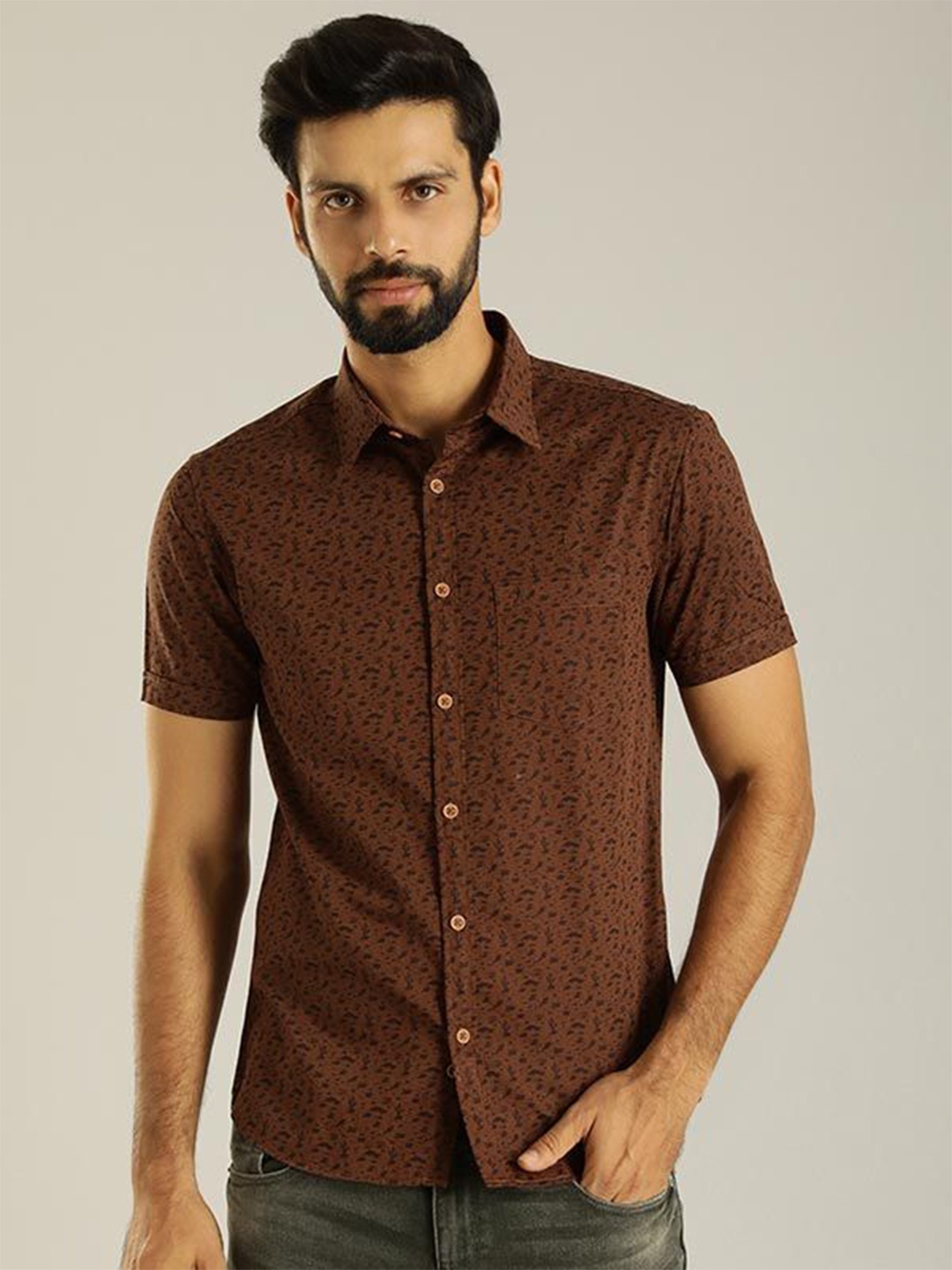 

Indian Terrain Men Chiseled Spread Collar Abstract Printed Cotton Skinny Fit Casual Shirt, Brown