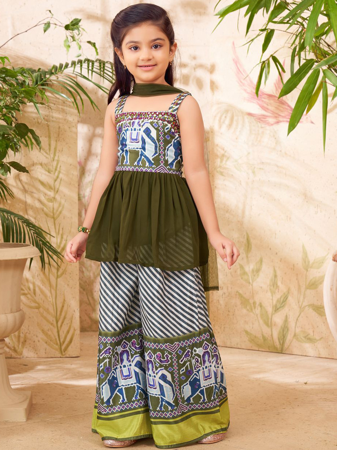 

Aarika Girls Ethnic Motifs Printed Regular Pure Silk Kurta with Palazzos & With Dupatta, Green