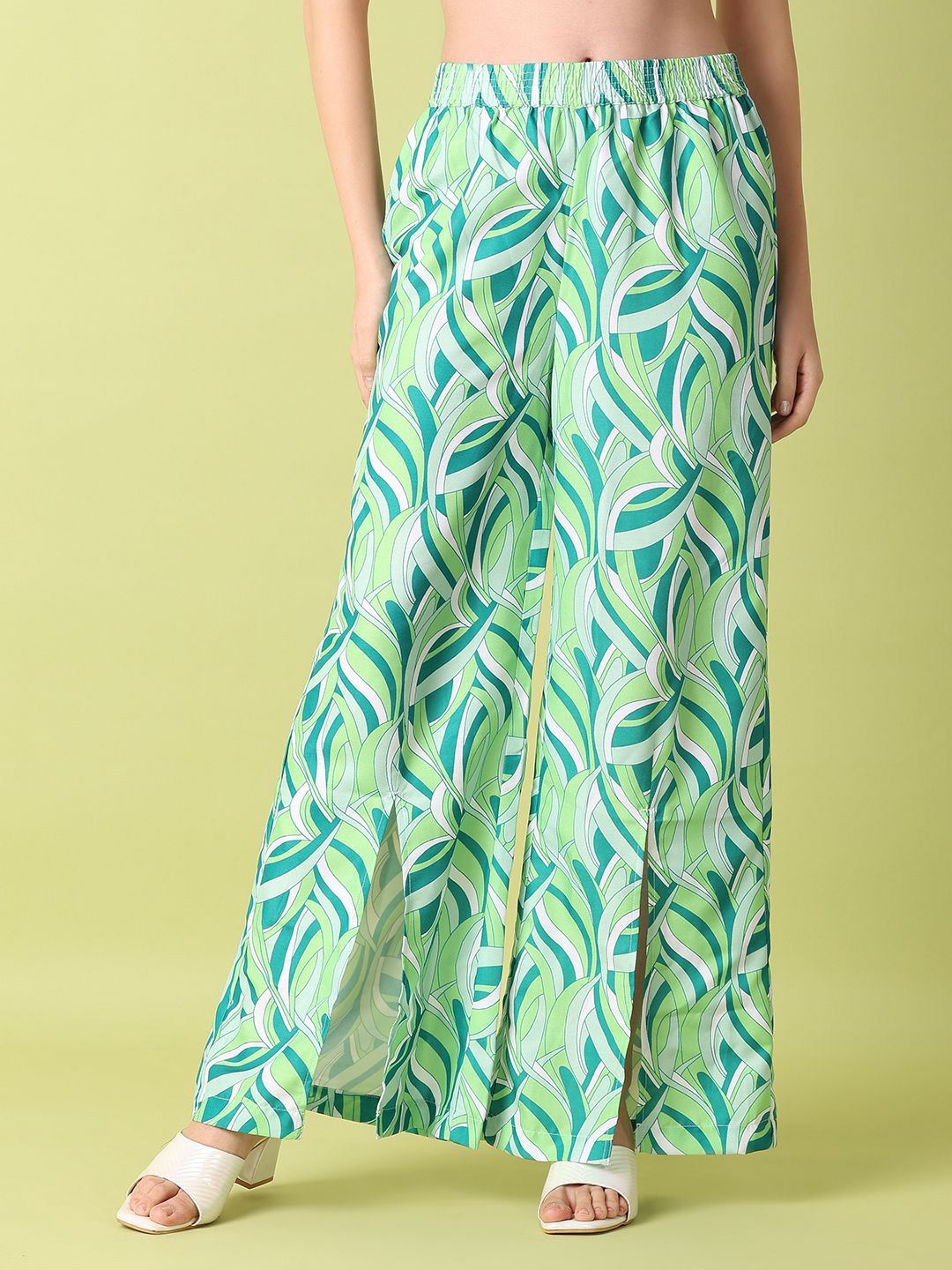 

UNLIMITED Women Floral Printed Flared Palazzos, Green