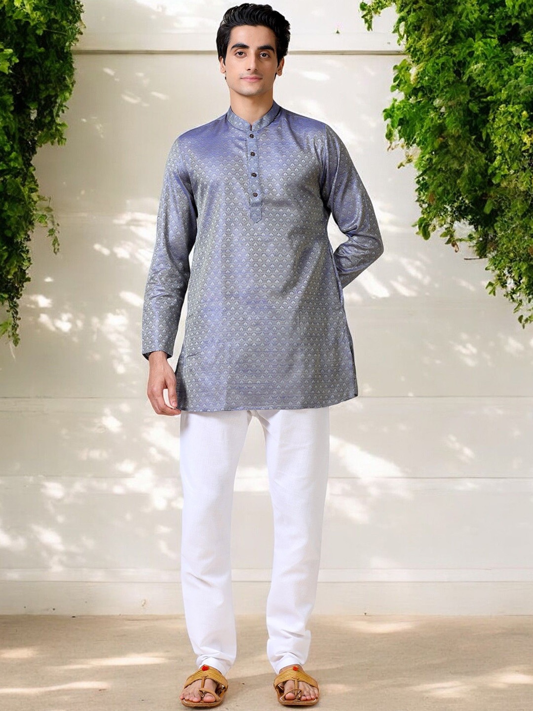 

TATTVA Men Thread Work Anarkali Kurta, Lavender